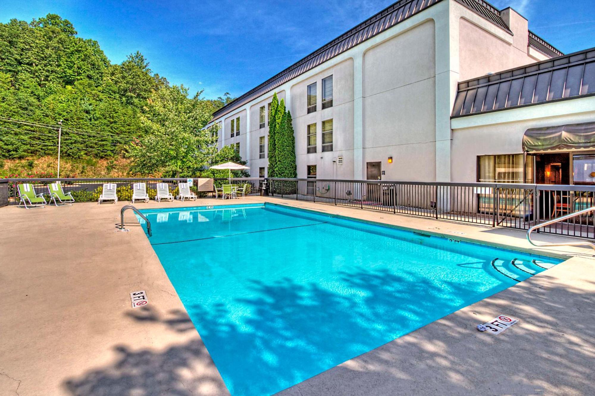 Hampton Inn Franklin, Nc Экстерьер фото